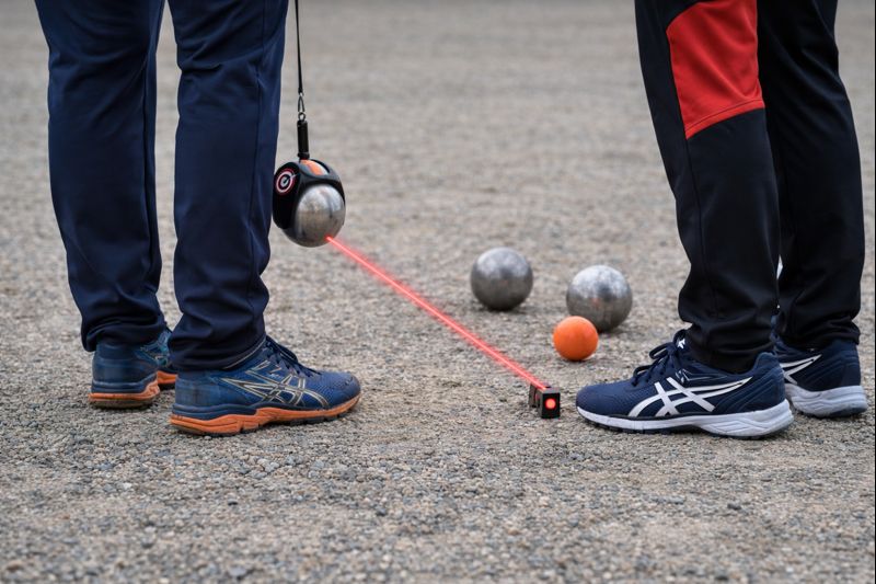Laser, tenues gadgets : pétanque moderne ?